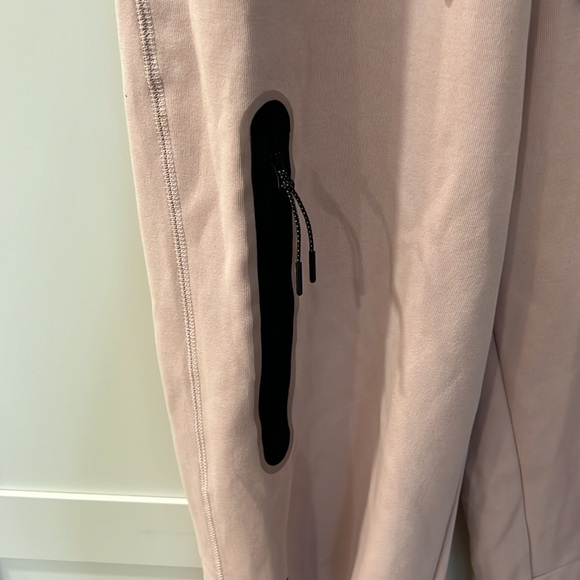 Women’s Nike Cuffed Sweatpants Size XS - Picture 2 of 12
